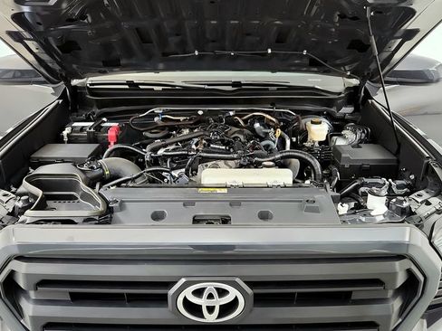 Certified 2025 Toyota Tacoma SR5 AWD/4WD image 14
