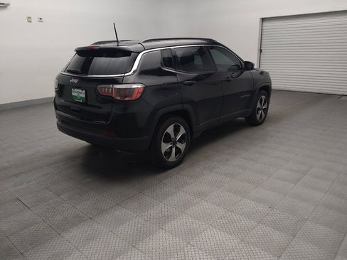 Used 2017 Jeep Compass Latitude FWD image 9