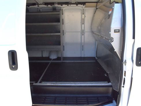 Used 2022 Chevrolet Express 3500 Extended w/ Driver Convenience Package RWD image 9