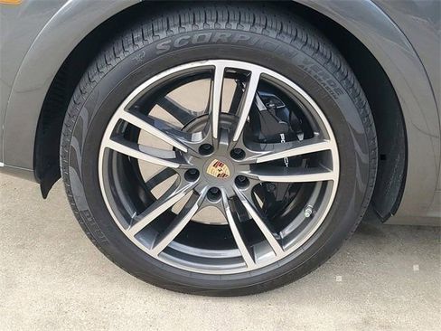 Used 2023 Porsche Cayenne Turbo AWD/4WD image 12