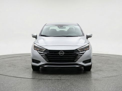 Used 2025 Nissan Versa SV image 2