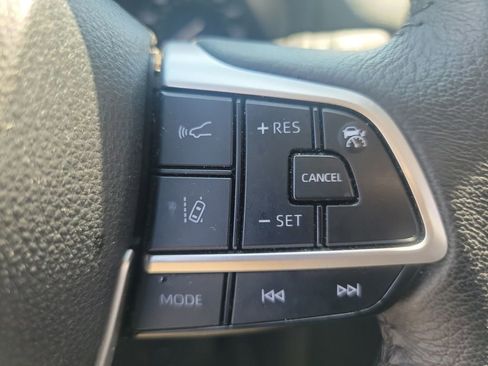 Used 2025 Toyota Sienna XLE FWD image 19