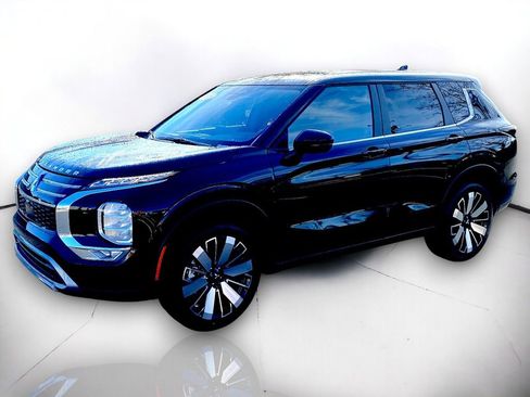 New 2025 Mitsubishi Outlander SE image 2