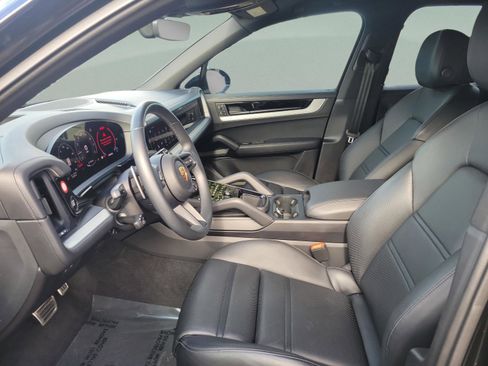 Used 2024 Porsche Cayenne S image 14