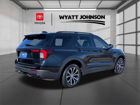 Used 2025 Ford Explorer ST-Line image 5