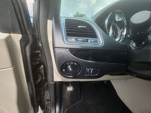 Used 2016 Dodge Grand Caravan SE FWD image 10