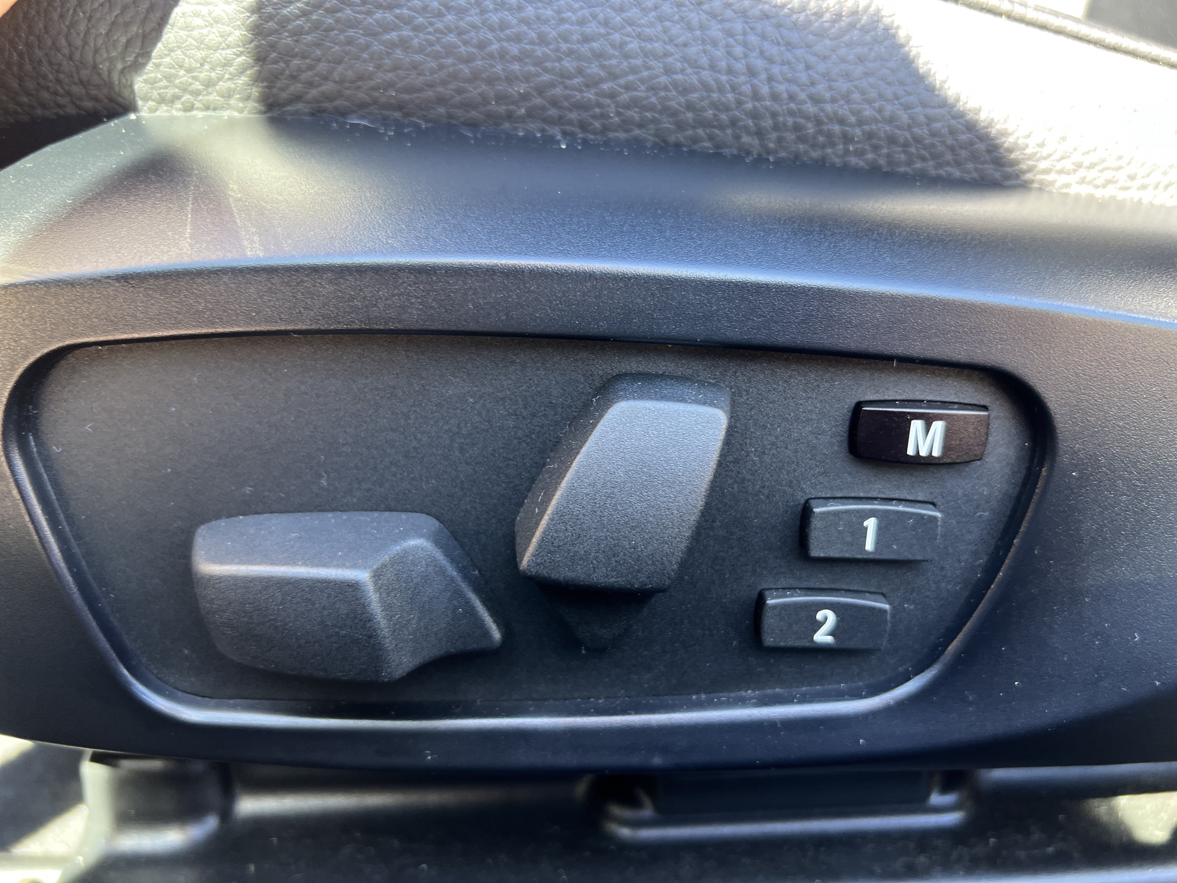 Used 2011 BMW 128i Convertible RWD image 35