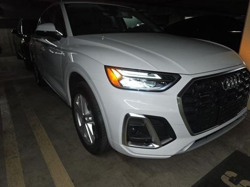 Used 2024 Audi Q5 e Premium w/ Convenience Package AWD/4WD image 2