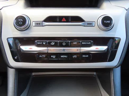 Used 2023 Ford Explorer XLT w/ Equipment Group 202A AWD/4WD image 22