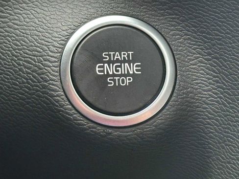 Used 2025 Volvo XC40 B5 Ultra w/ Climate Package image 31