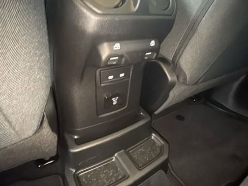 Used 2025 Jeep Wrangler Unlimited Sahara image 25