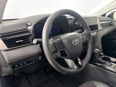 Used 2025 Toyota Camry XLE image 13