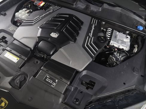 Used 2022 Lamborghini Urus image 31