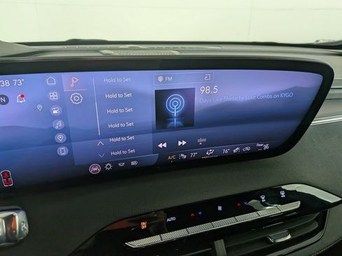 Certified 2025 Buick Enclave Sport Touring image 28