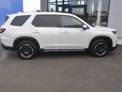 Certified 2025 Honda Pilot EX-L image 8