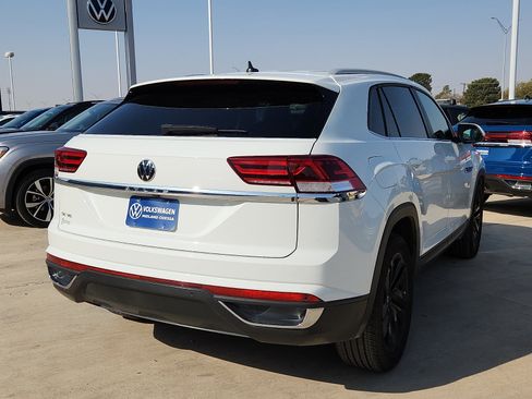 Used 2021 Volkswagen Atlas Cross Sport SE w/ 20" Black Wheels Package image 7