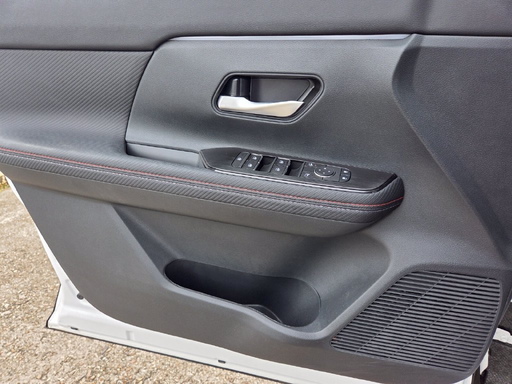 Used 2026 Nissan Kicks SR FWD image 21