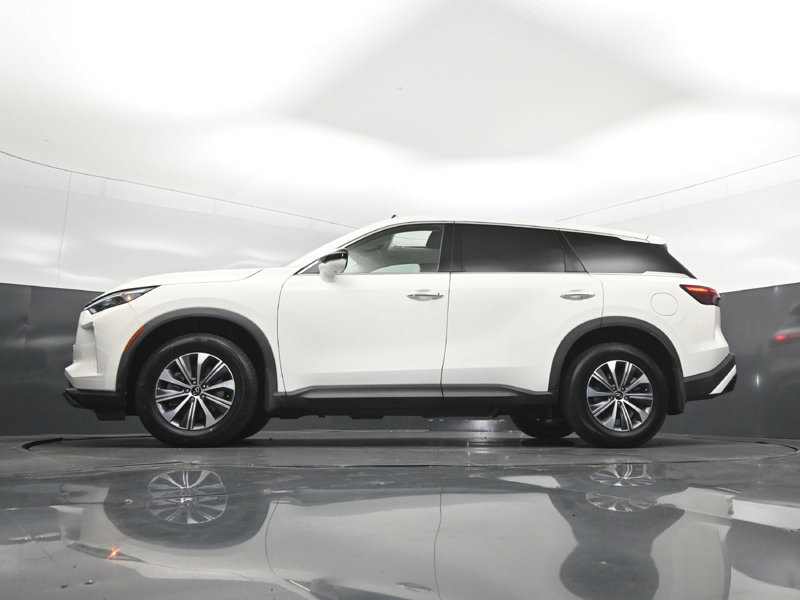 Used 2024 INFINITI QX60 Pure w/ Cargo Package FWD image 39