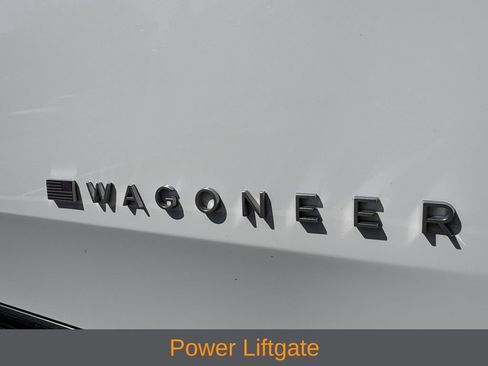 Certified 2024 Jeep Wagoneer L Series III w/ Flexible Seating Group AWD/4WD image 9