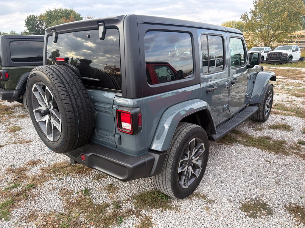 Used 2024 Jeep Wrangler Unlimited w/ Convenience Group AWD/4WD image 5