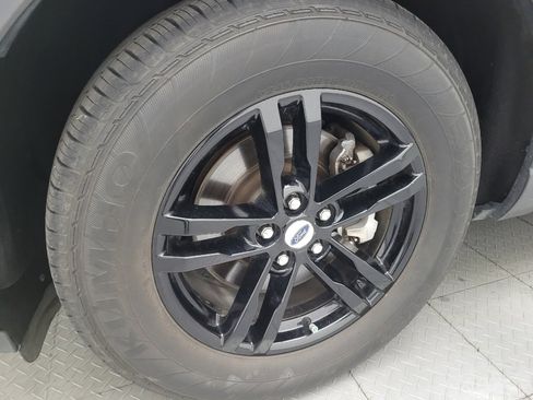 Used 2020 Ford Explorer XLT w/ Comfort Package AWD/4WD image 31