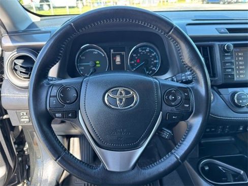 Used 2017 Toyota RAV4 Limited image 19