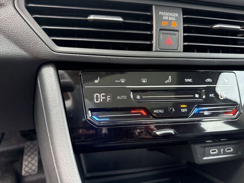 New 2026 Volkswagen Jetta SE FWD image 32