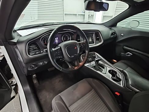 Used 2015 Dodge Challenger SXT image 12