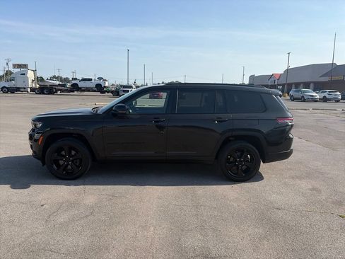 Used 2023 Jeep Grand Cherokee L Limited w/ Black Appearance Package AWD/4WD image 3