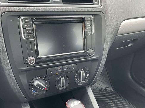 Used 2017 Volkswagen Jetta SE image 27