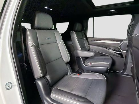 Used 2025 Cadillac Escalade ESV Premium Luxury AWD/4WD image 29