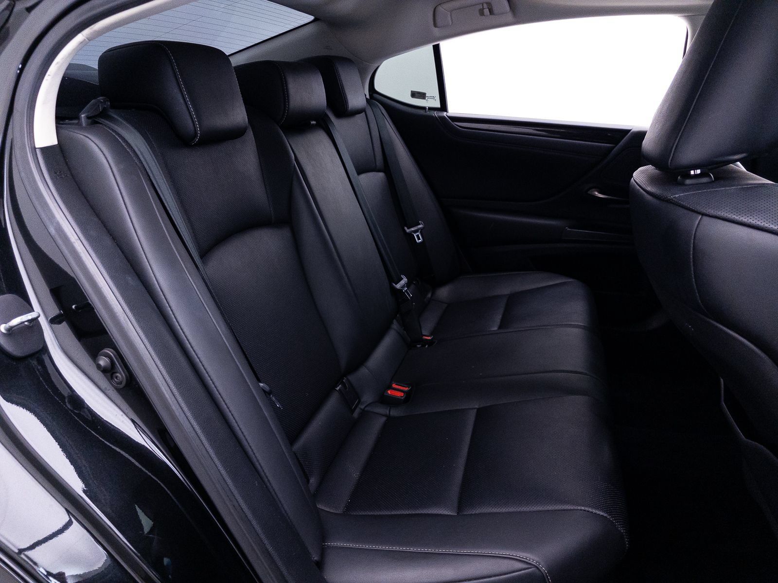 Used 2020 Lexus ES 300h w/ Premium Package FWD image 43