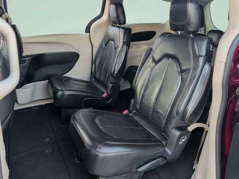 Used 2020 Chrysler Pacifica Touring-L image 30