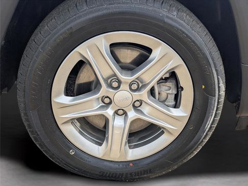 Used 2024 Jeep Compass Latitude image 35