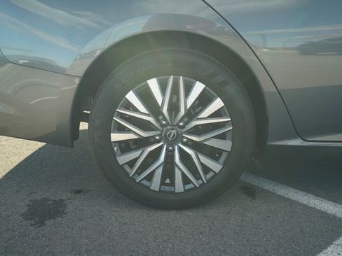 Used 2024 Nissan Altima 2.5 SV image 41