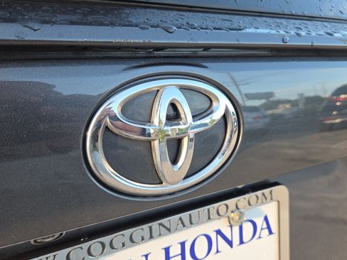 Used 2022 Toyota RAV4 XLE FWD image 37