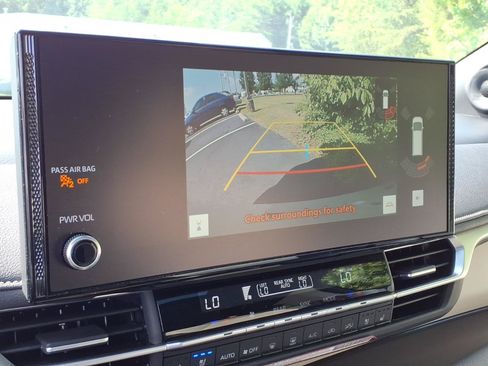 Used 2026 Toyota Sienna Limited FWD image 21