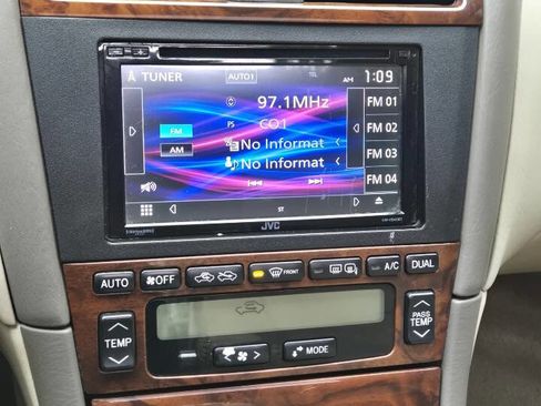 Used 2002 Toyota Avalon XLS image 19