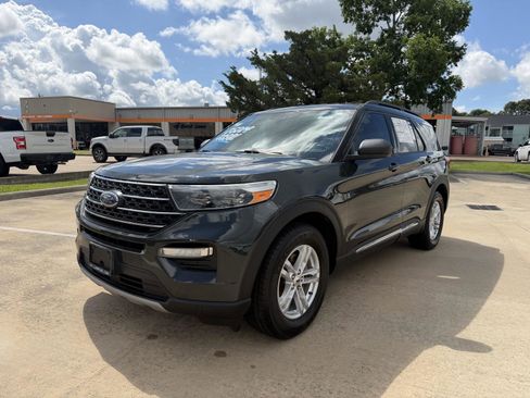 Used 2022 Ford Explorer XLT w/ Equipment Group 202A RWD image 1