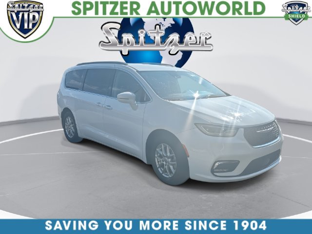 Used 2022 Chrysler Pacifica Touring-L FWD image 3