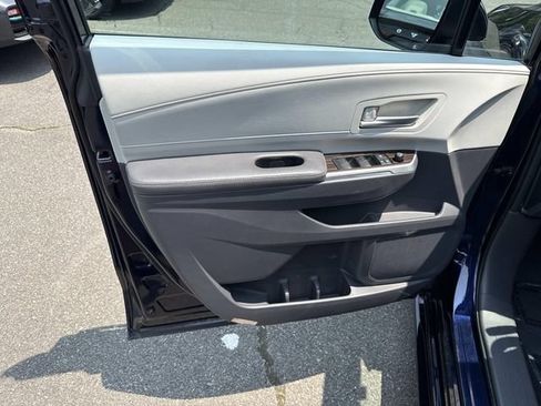 Used 2021 Toyota Sienna XLE w/ XLE Plus Package FWD image 13
