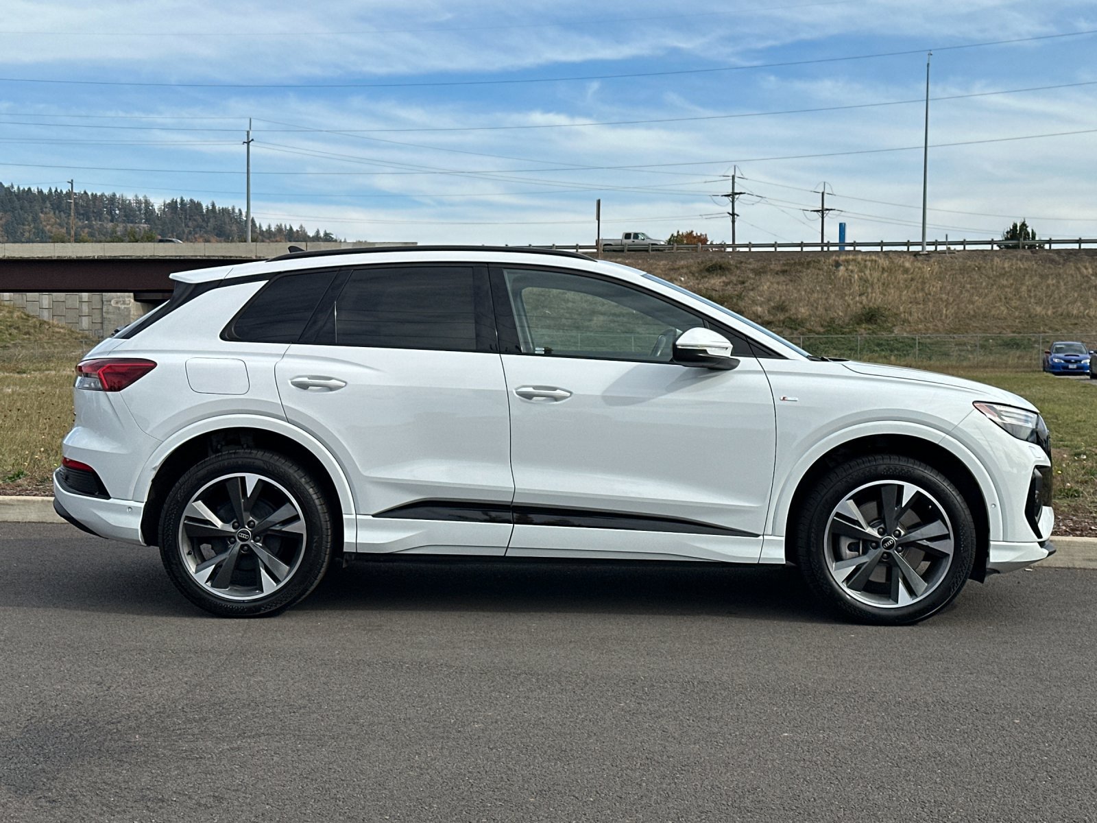 Used 2024 Audi Q4 e-tron Prestige AWD/4WD image 2