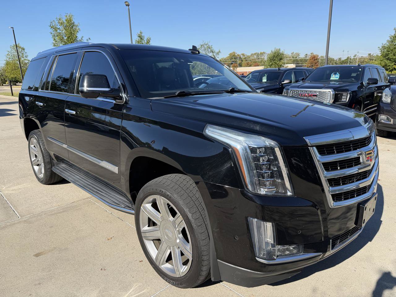 Used 2020 Cadillac Escalade Luxury AWD/4WD image 3