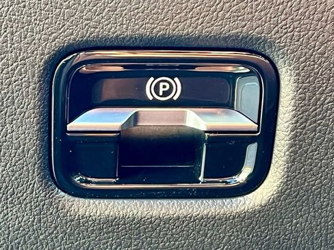 Certified 2023 Mercedes-Benz C 300 4MATIC Sedan image 33