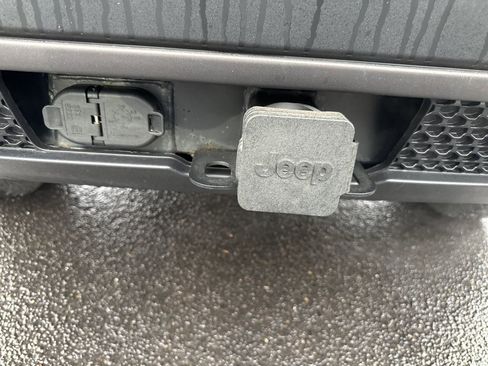 Used 2022 Jeep Cherokee Trailhawk w/ Sound & Nav Group image 17