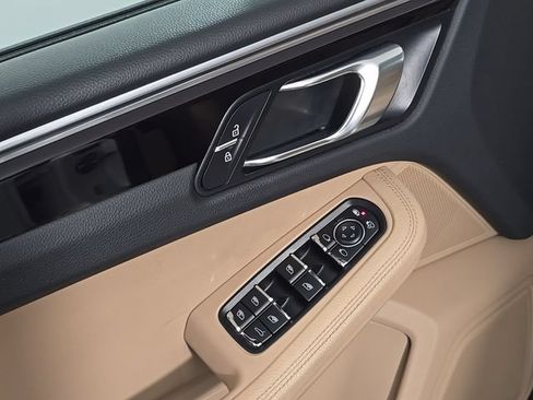 Used 2020 Porsche Macan AWD/4WD image 16