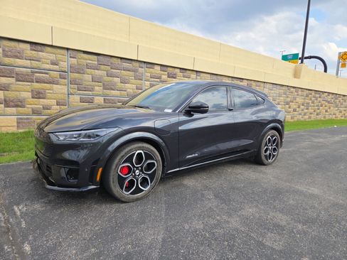 Used 2021 Ford Mustang Mach-E GT image 11