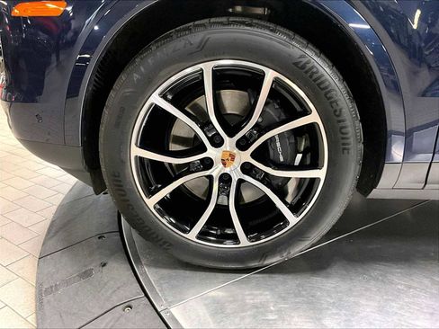 Used 2025 Porsche Cayenne Coupe image 14