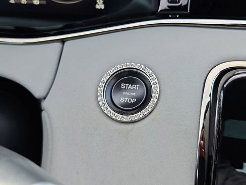 Used 2020 Land Rover Range Rover Evoque First Edition image 15