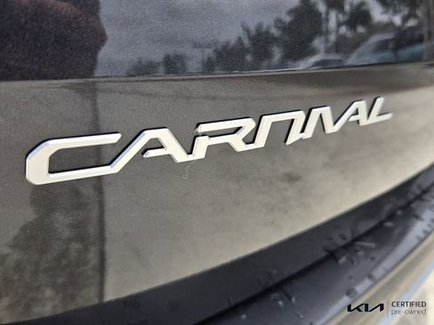 Used 2023 Kia Carnival LX FWD image 15